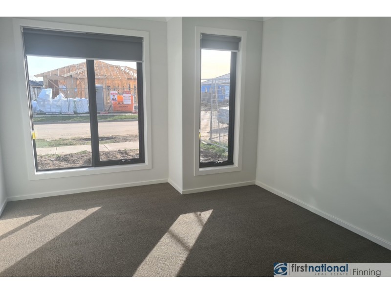 19 Niloma Street, Clyde North VIC 3978