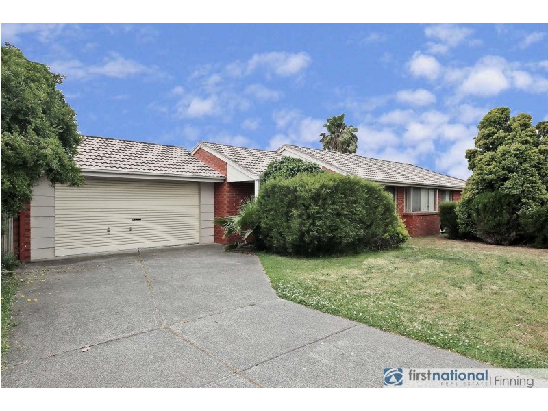 1 Lindenow Court, Cranbourne North VIC 3977