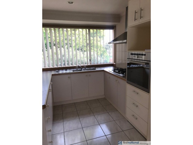 1 Lindenow Court, Cranbourne North VIC 3977