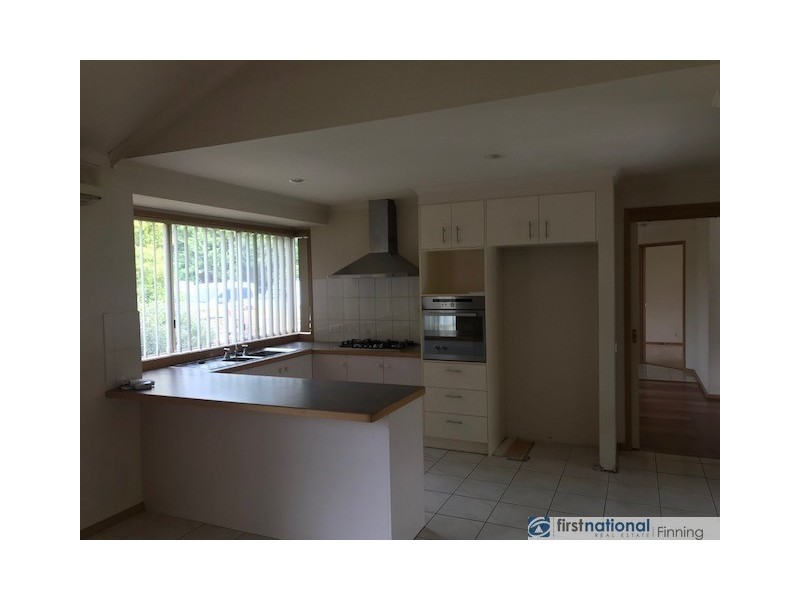 1 Lindenow Court, Cranbourne North VIC 3977