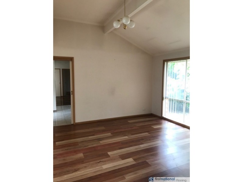 1 Lindenow Court, Cranbourne North VIC 3977