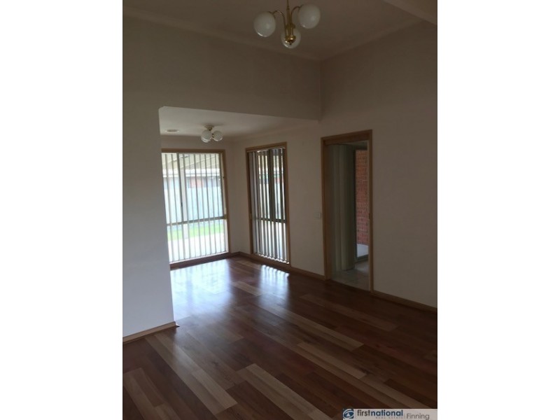 1 Lindenow Court, Cranbourne North VIC 3977