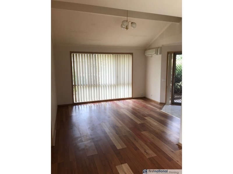 1 Lindenow Court, Cranbourne North VIC 3977