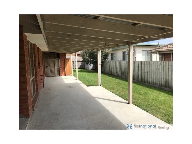 1 Lindenow Court, Cranbourne North VIC 3977
