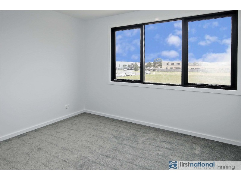 8 Coral-Pea Way, Cranbourne West VIC 3977