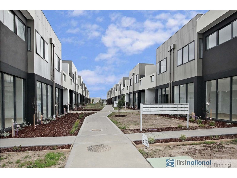 8 Coral-Pea Way, Cranbourne West VIC 3977