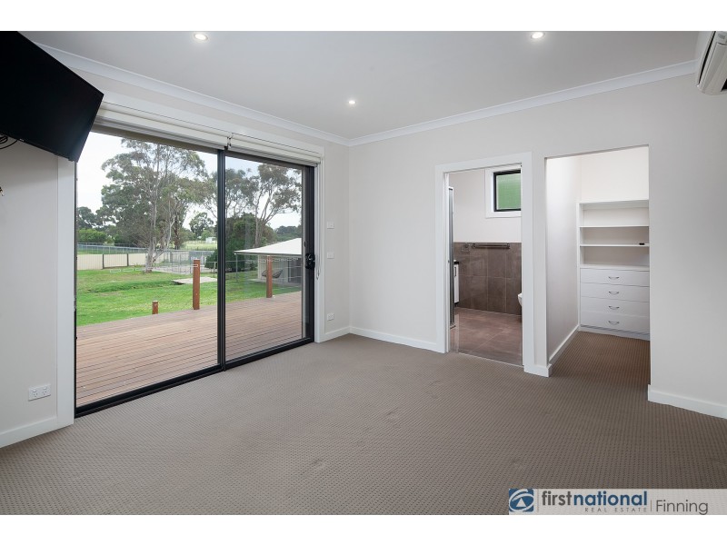 33 Stanley Road, Devon Meadows VIC 3977