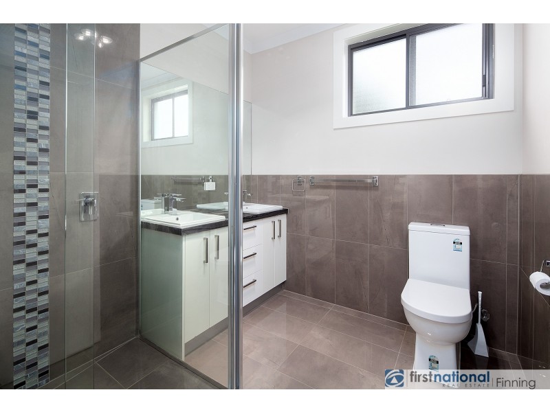 33 Stanley Road, Devon Meadows VIC 3977