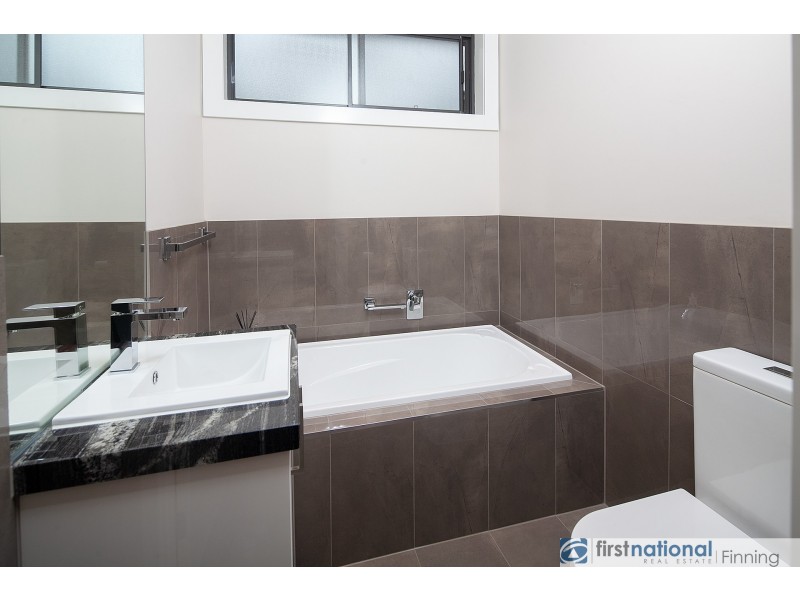 33 Stanley Road, Devon Meadows VIC 3977