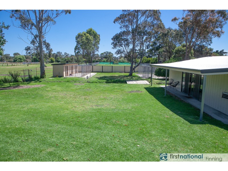 33 Stanley Road, Devon Meadows VIC 3977