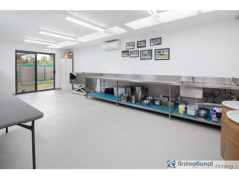 33 Stanley Road, Devon Meadows VIC 3977