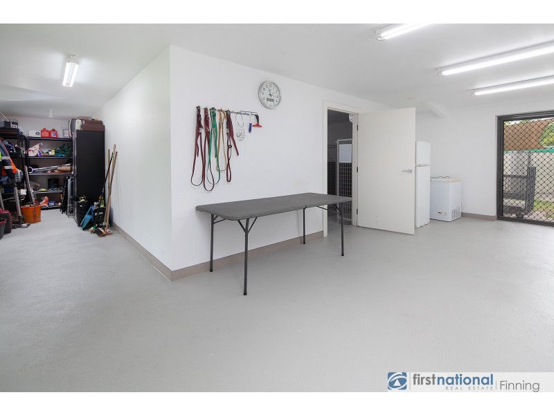 33 Stanley Road, Devon Meadows VIC 3977