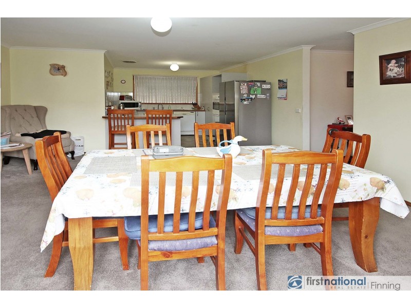 23 Andrea Crescent, Cranbourne North VIC 3977