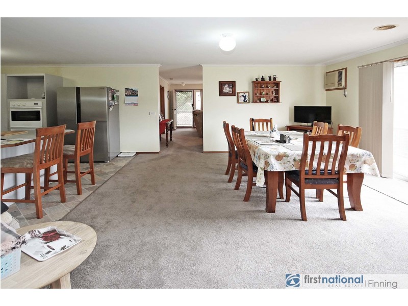 23 Andrea Crescent, Cranbourne North VIC 3977