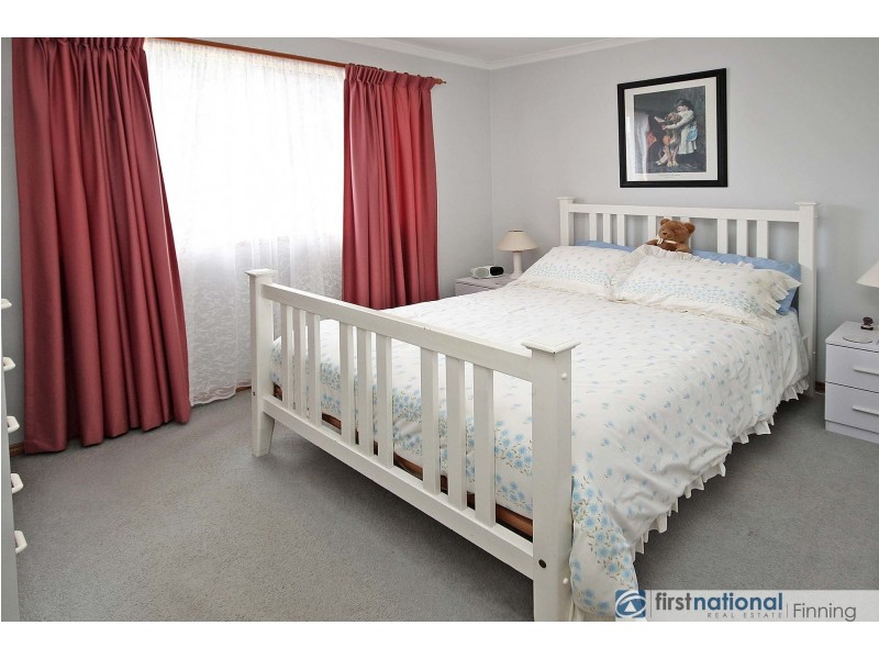 23 Andrea Crescent, Cranbourne North VIC 3977