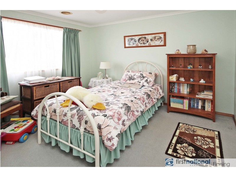 23 Andrea Crescent, Cranbourne North VIC 3977