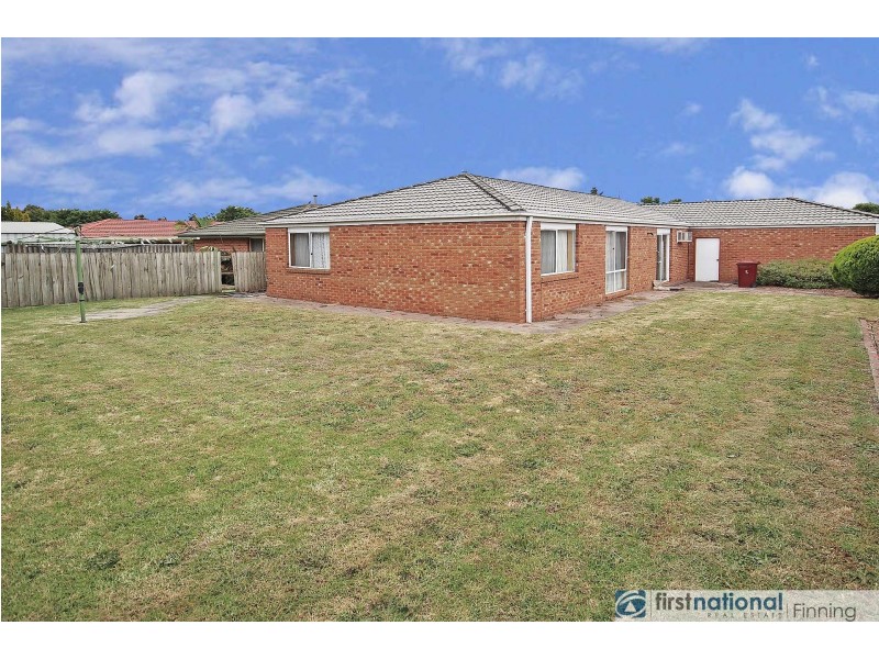 23 Andrea Crescent, Cranbourne North VIC 3977