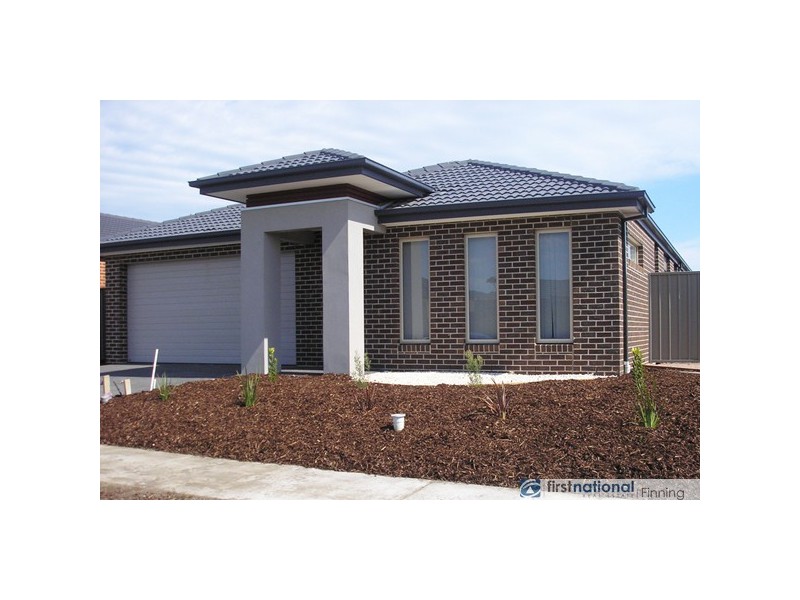 2 Tattle Grove, Cranbourne East VIC 3977