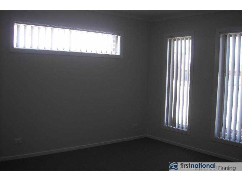 2 Tattle Grove, Cranbourne East VIC 3977