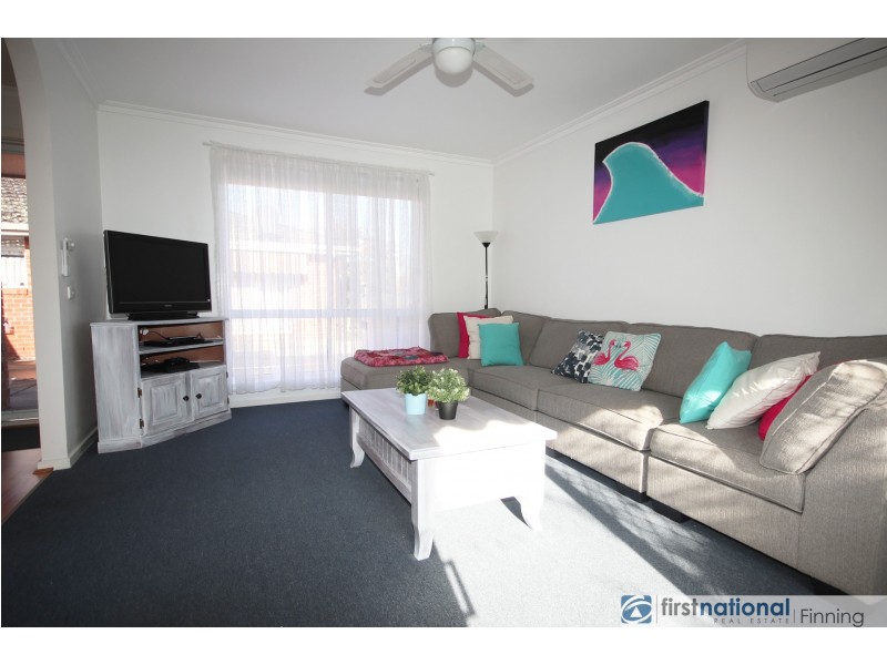 2/215 Sladen Street, Cranbourne VIC 3977