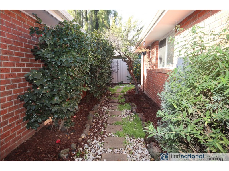 2/215 Sladen Street, Cranbourne VIC 3977