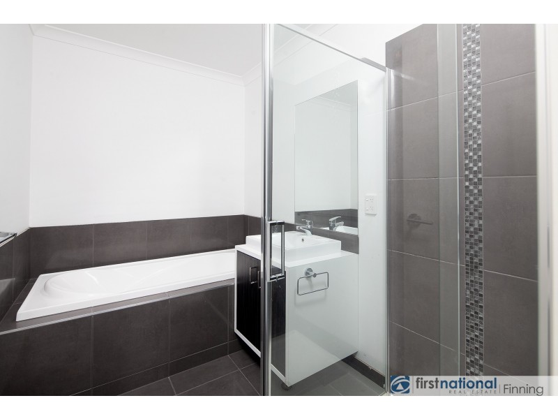 81 Fiorelli Boulevard, Cranbourne East VIC 3977