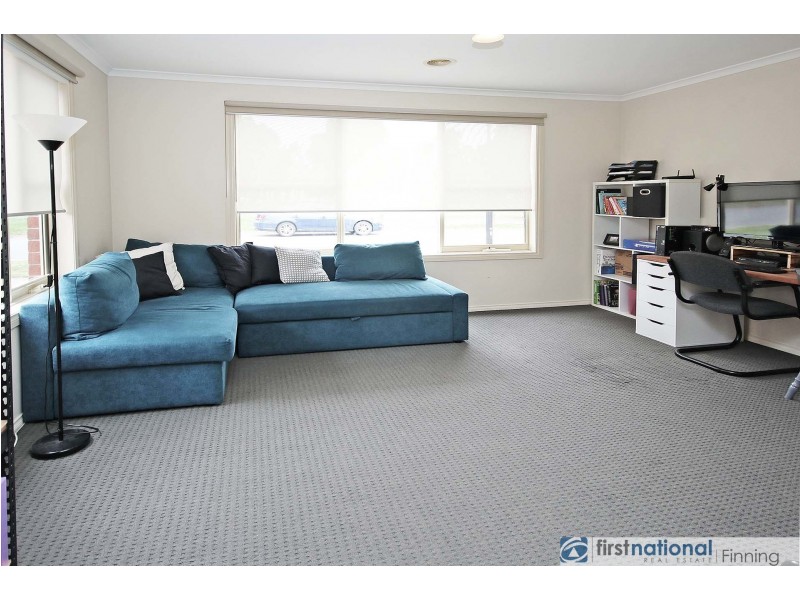 5 McCallum Drive, Cranbourne East VIC 3977