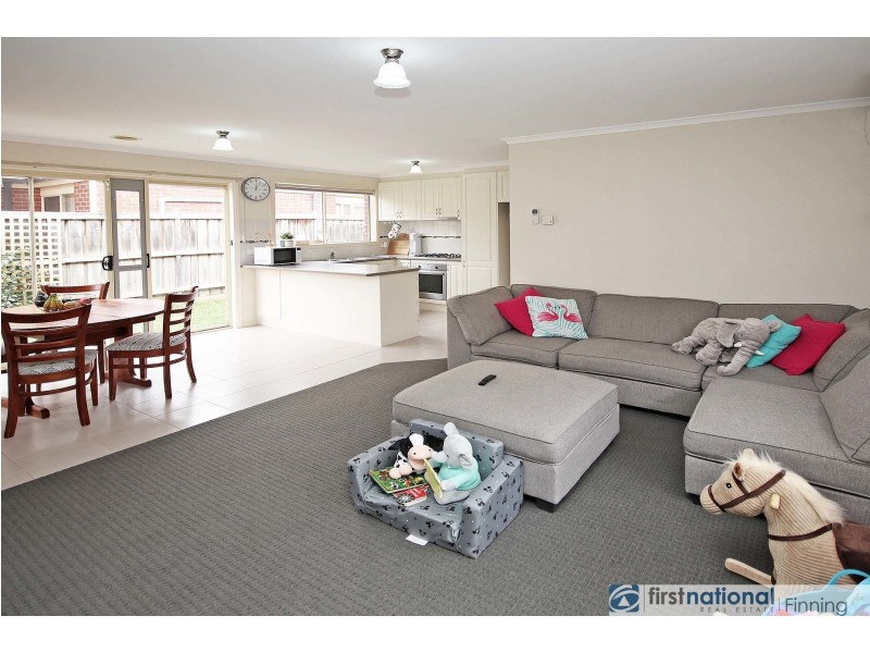 5 McCallum Drive, Cranbourne East VIC 3977