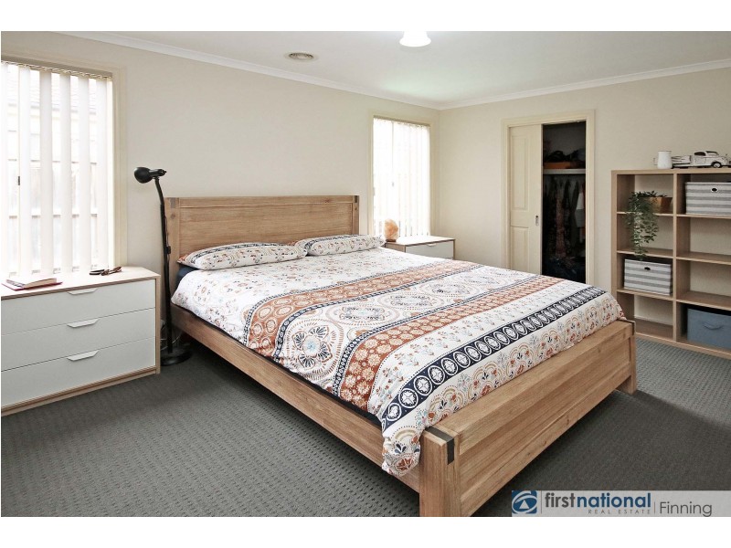 5 McCallum Drive, Cranbourne East VIC 3977