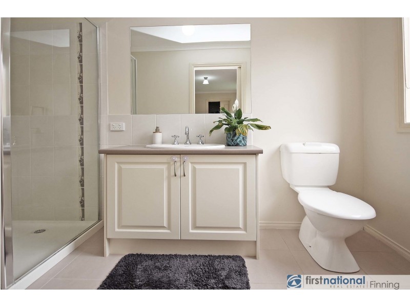 5 McCallum Drive, Cranbourne East VIC 3977