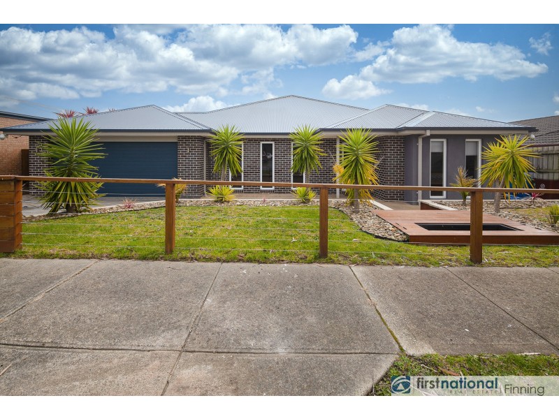 10 Durnoch Place, Cranbourne VIC 3977