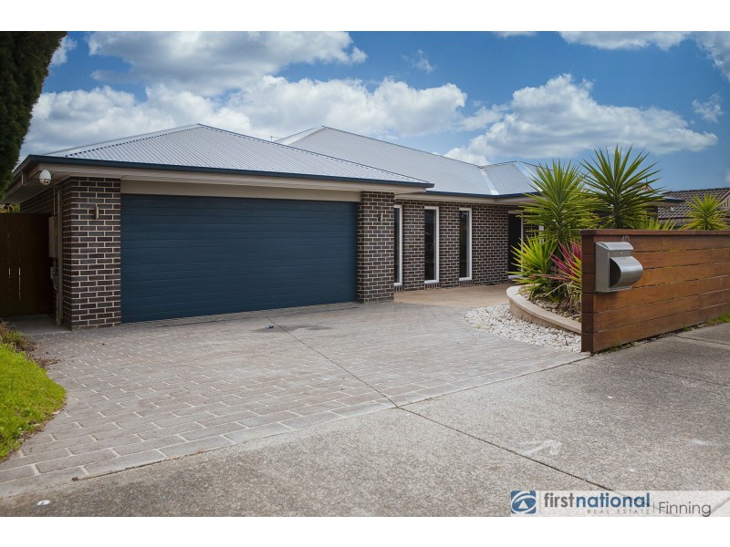 10 Durnoch Place, Cranbourne VIC 3977