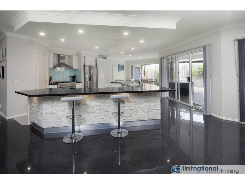 10 Durnoch Place, Cranbourne VIC 3977