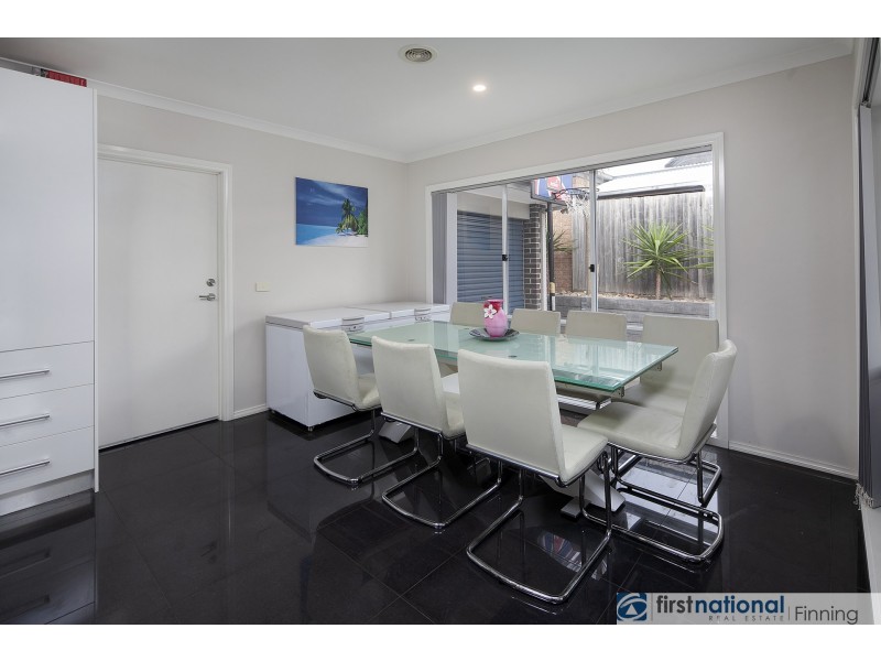 10 Durnoch Place, Cranbourne VIC 3977
