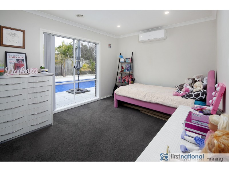 10 Durnoch Place, Cranbourne VIC 3977
