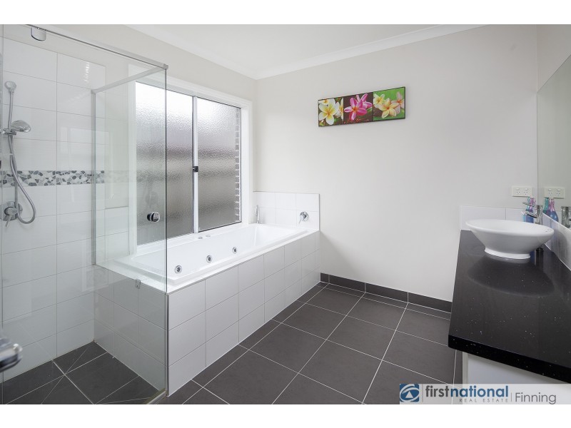 10 Durnoch Place, Cranbourne VIC 3977