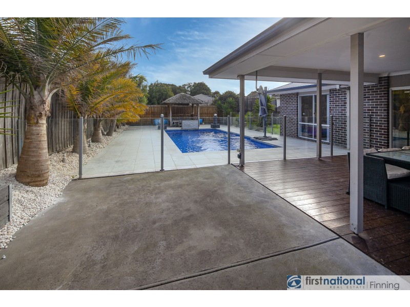 10 Durnoch Place, Cranbourne VIC 3977