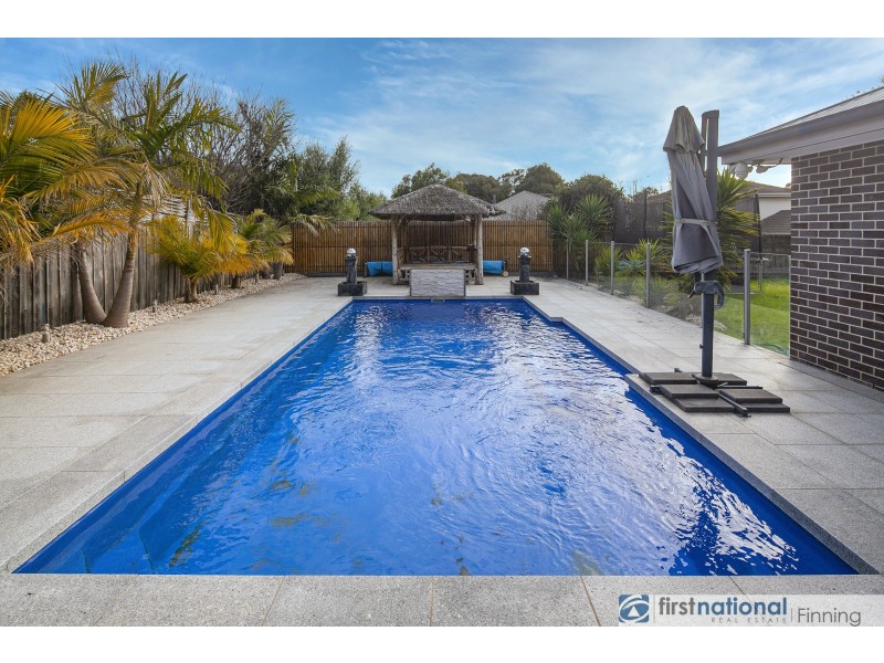 10 Durnoch Place, Cranbourne VIC 3977