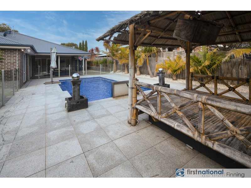 10 Durnoch Place, Cranbourne VIC 3977