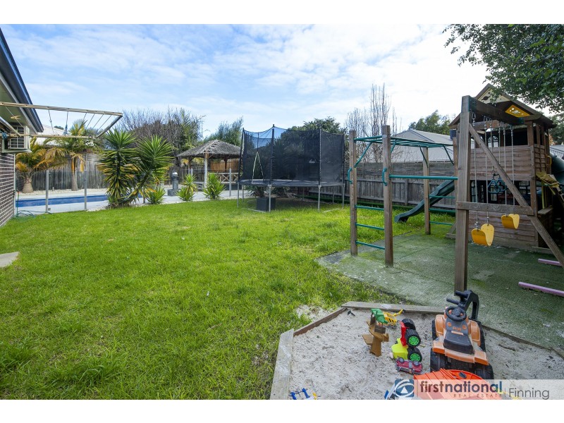 10 Durnoch Place, Cranbourne VIC 3977