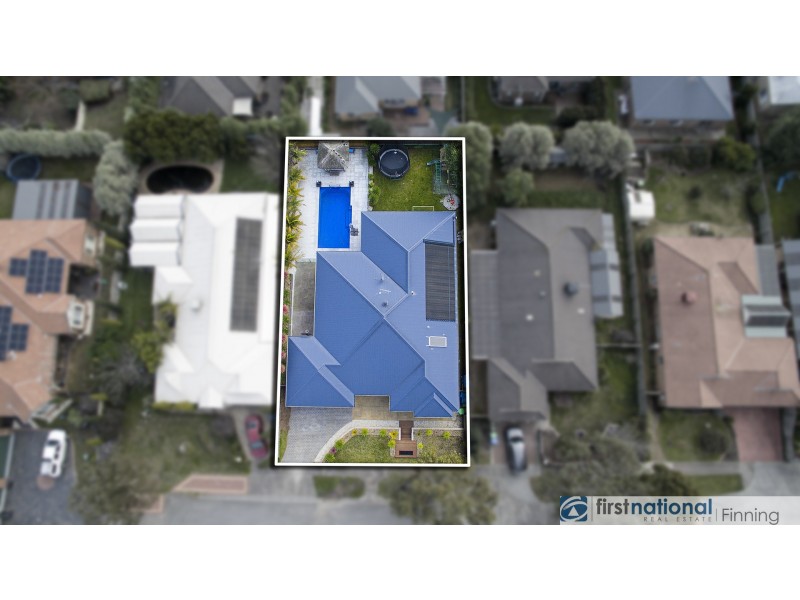 10 Durnoch Place, Cranbourne VIC 3977
