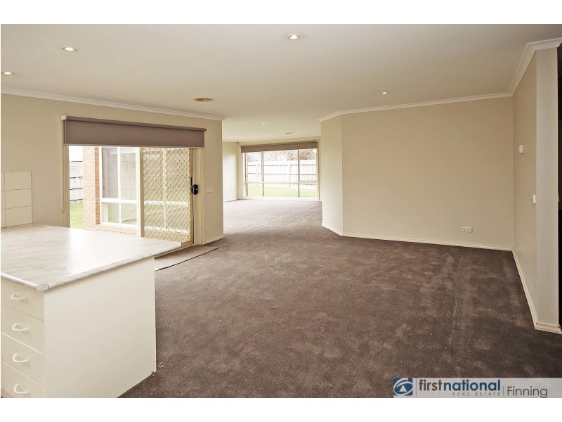 14 Leanna Court, Cranbourne West VIC 3977