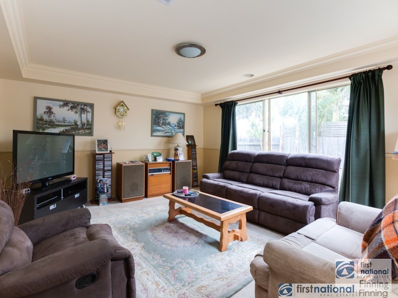 15 Sunningdale Crescent, Cranbourne VIC 3977