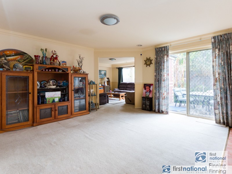 15 Sunningdale Crescent, Cranbourne VIC 3977