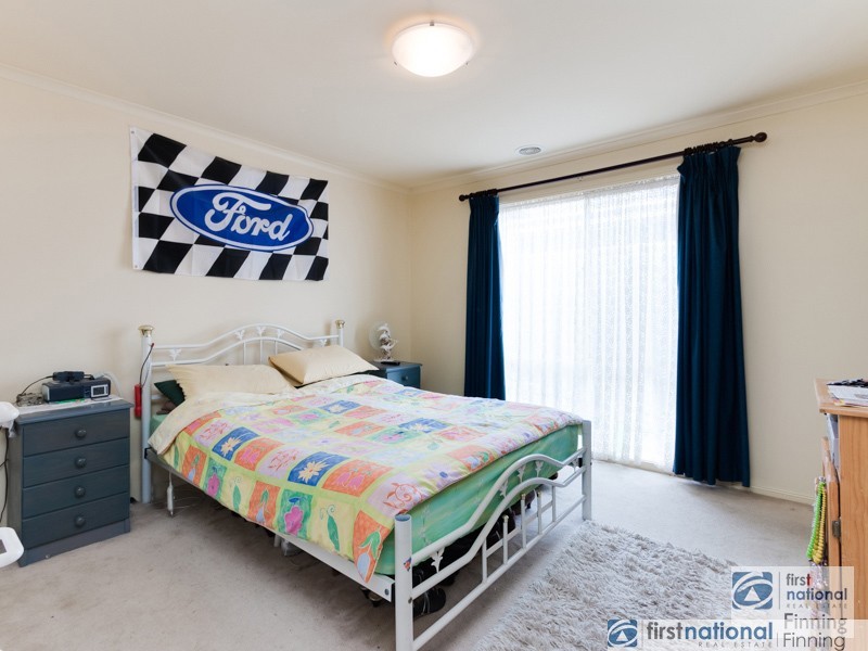 15 Sunningdale Crescent, Cranbourne VIC 3977