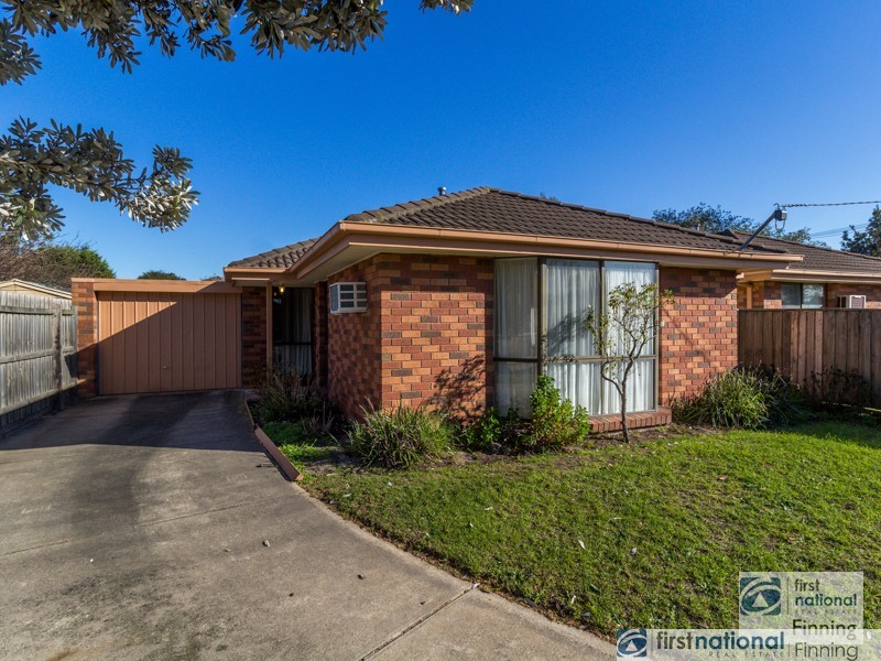 2/2 Lawson Close, Cranbourne VIC 3977