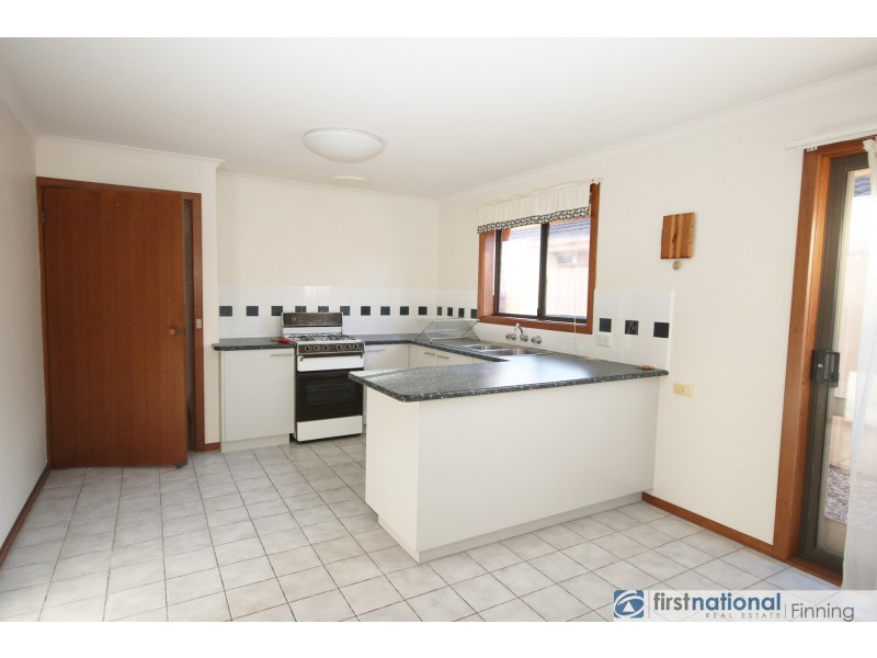 2/2 Lawson Close, Cranbourne VIC 3977
