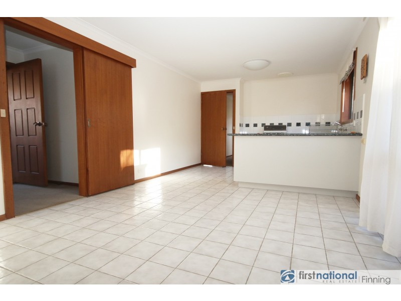2/2 Lawson Close, Cranbourne VIC 3977