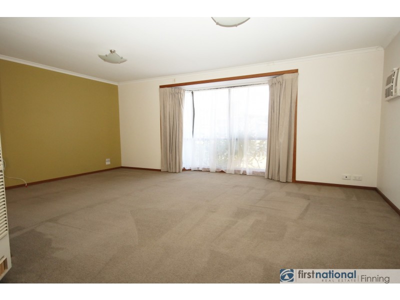 2/2 Lawson Close, Cranbourne VIC 3977