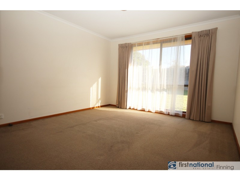 2/2 Lawson Close, Cranbourne VIC 3977